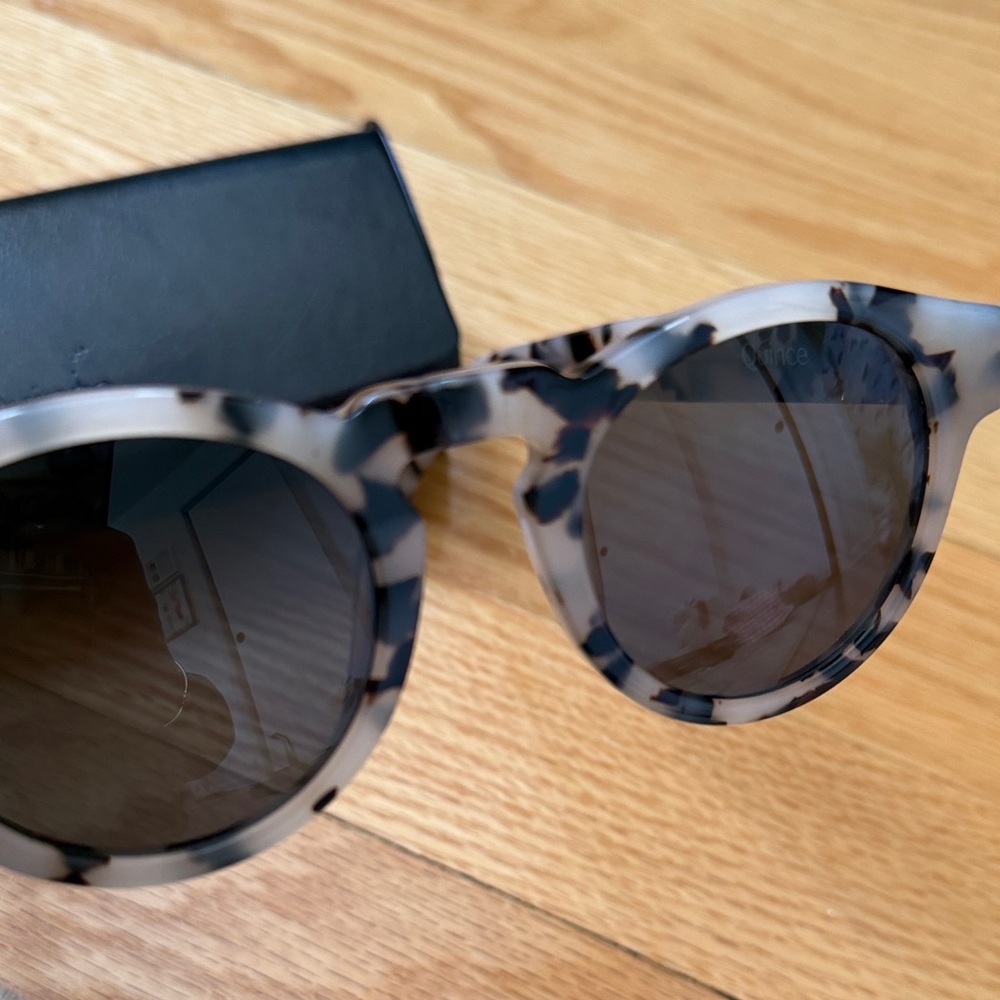 Quince sunglasses and case - Picture 5 of 5